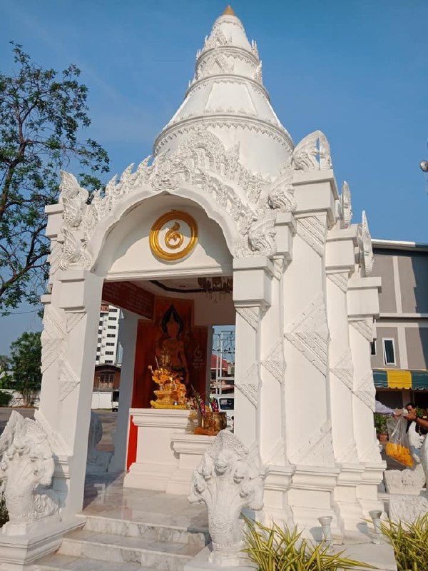 ศาลพระพรหมด้านหน้า